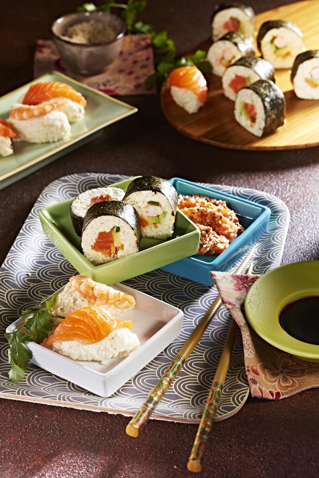 sushi cétogène au chou fleur, jolie lumière de photographe culinaire
