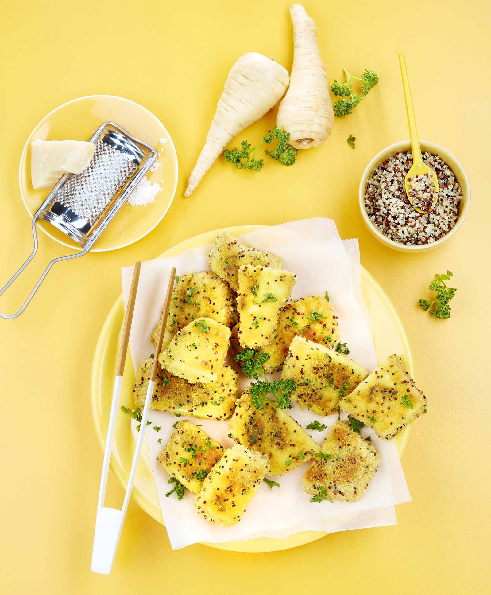 panais panés au quinoa et au parmesan, photographie culinaire ton sur ton teinte jaune