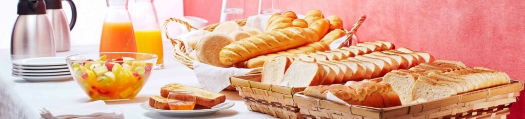 buffet de viennoiseries pour le petit déjeuner, pris par le photographe culinaire branding