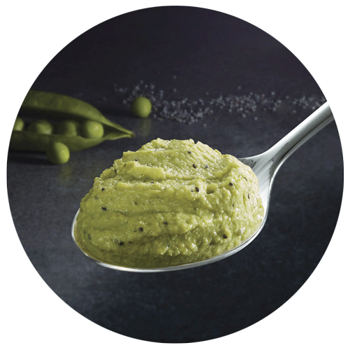 visuel alimentaire pour packaging, cuillère de tartinable de petits pois au pavot avec une gousse de petits-pois et graines de pavot en arrière plan